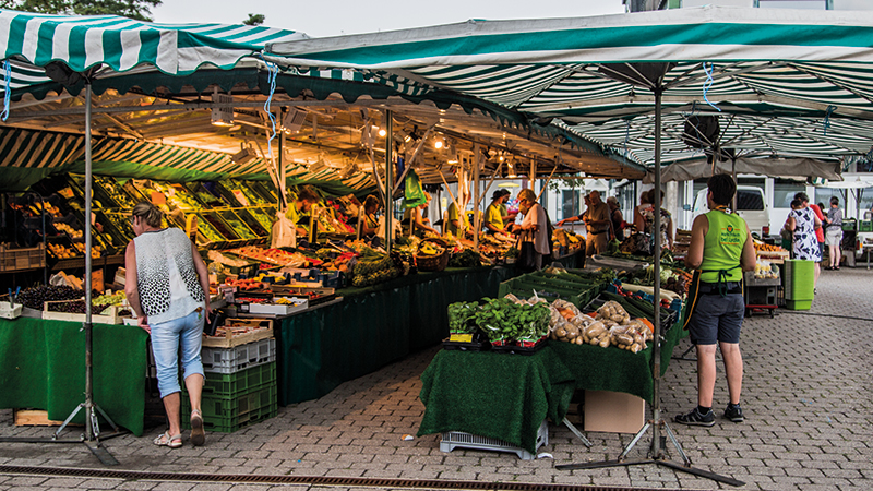 Blausteiner Wochenmarkt an der Blau